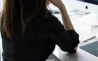 秀人网 – 当糯美子mini穿上礼服，照片中你的眼睛偏离了哪儿？