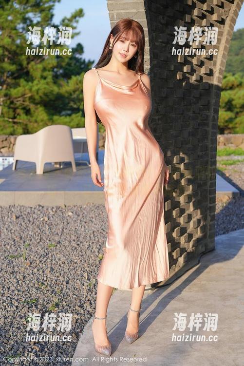 秀人网 - 萌奈子户外精选：山间嬉戏的技巧——其实就是如何不摔倒！