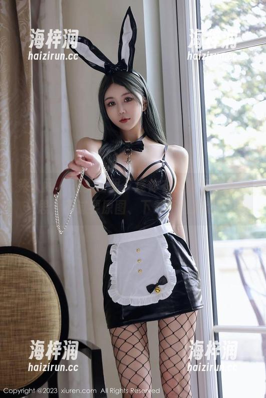 秀人网 - 在麦田里，连体衣也能穿出小心思，不过要原图、下载不迷路哦！