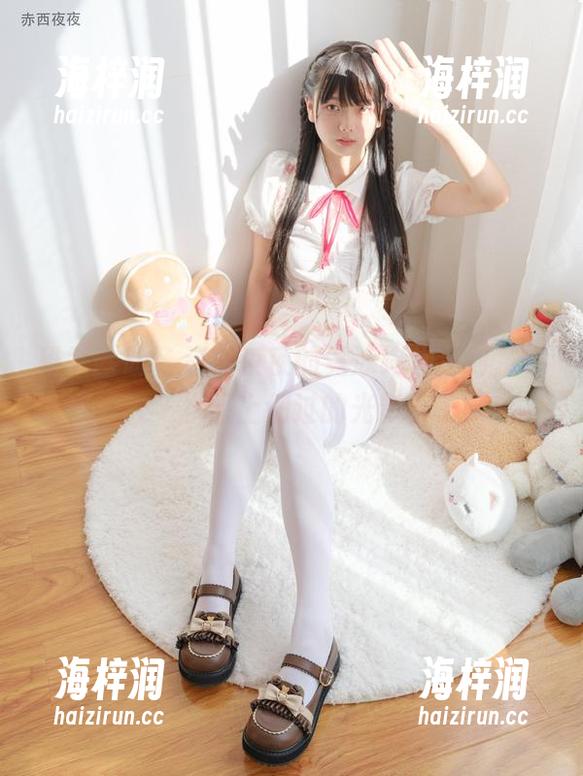 稚乖画册-赤西夜夜 稚乖画册 - 赤西夜夜的竟泳绚烂定制,像水面上划过的光影