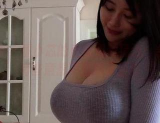 微密圈 – 童小芯的直播视频精选：合集里有些意想不到的画面噢