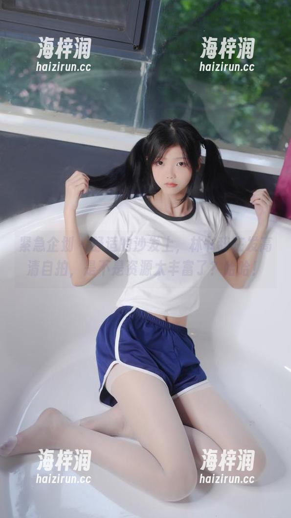 紧急企划 - 舒适的沙发上，林书辞在发高清自拍，是不是资源太丰富了？哈哈！