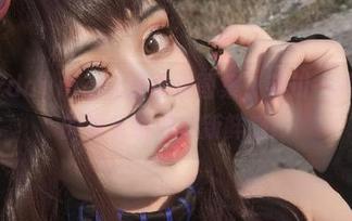Saturdaynight想看点图集，芊川一笑MNK的裸足给你点新鲜感！