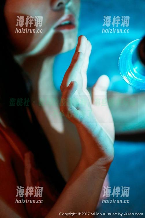 蜜桃社 - 初月的校园福利，有些图集好像不小心看多了