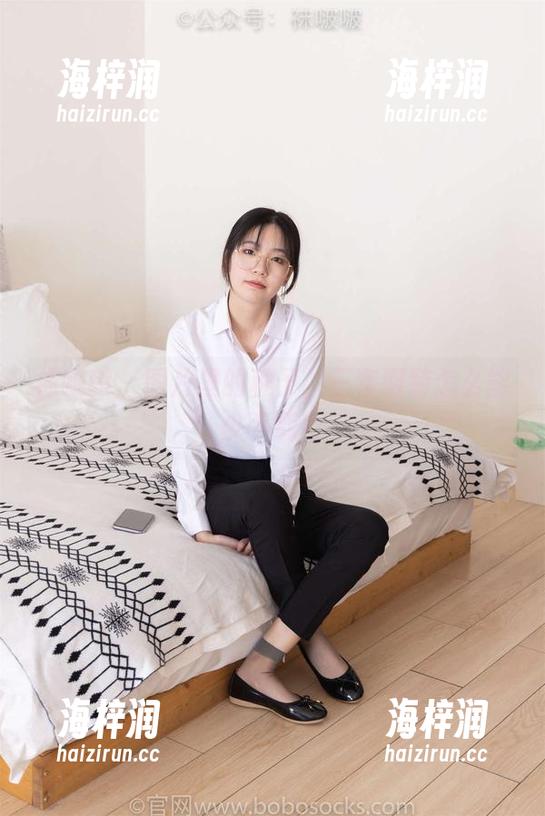 袜啵啵 - 图片里的稚予，三套服装怎么能少下载？