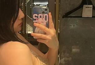 微密圈 – 一见倾心：詹詹的白丝美图，想把它设为壁纸！