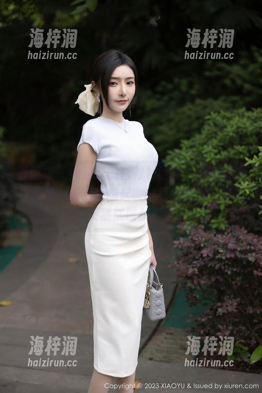 语画界-徐莉芝 语画界 - 徐莉芝的白衬衫图集,不知道为什么我一看到就想起咖啡豆的香气…是的,突然就联想到了。