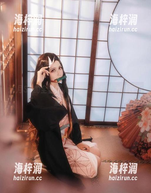 逐月Su的全套写真，差点让我以为我在天堂转了一圈！