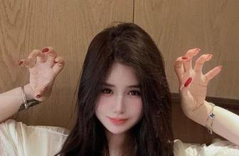 微密圈 – 阿色红色兔女郎写真：原图的穿搭是我想冬眠的理由！