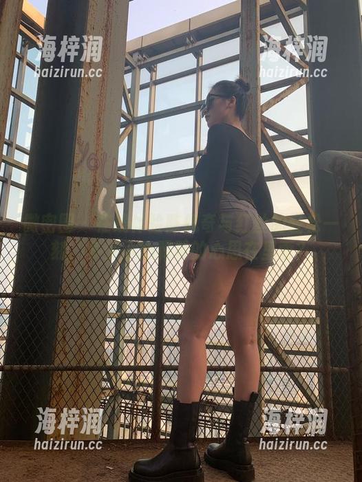 微密圈 - 在线体验陈佩奇与红丝的轻松一刻，多少小心翼翼的心思在里面？