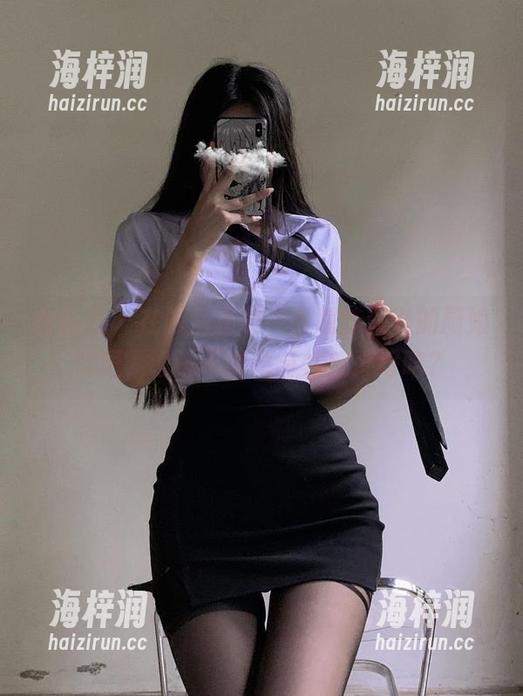 微密圈 - 在厨房逆袭，下载陈佩奇的厨娘套图，谁说不能同时性感又好吃？