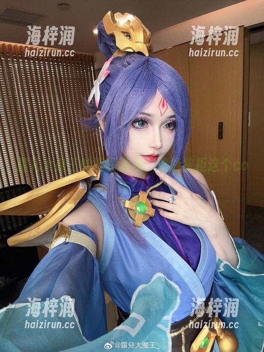 露儿大魔王的短裙游戏：谁能抗拒这个cos？