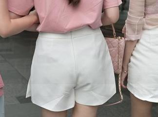 魔镜街拍 – 图包里的黑丝优雅风：婷婷的日常工作照，办公室也可以很辣！