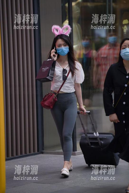 魔镜街拍 魔镜街拍的网上冒泡——纱裙肉丝美女原图带你走进另类世界